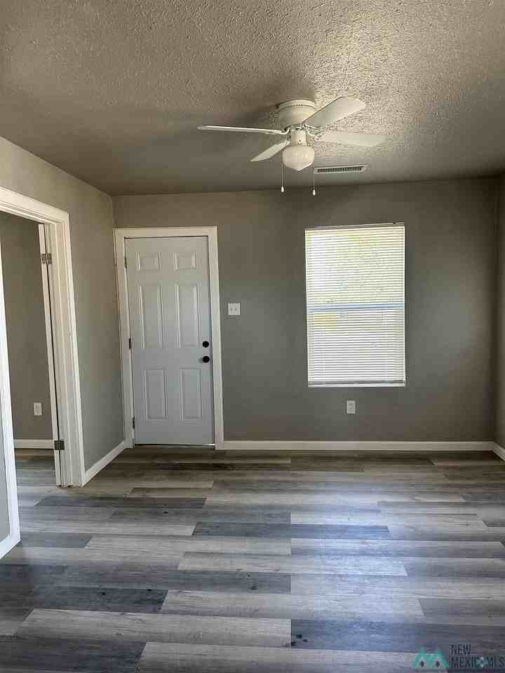 1009 S Lea Ave - Photo 5 of 14
