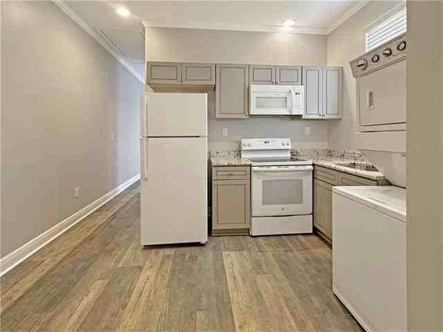 2321 Chartres St #A - Photo 7 of 8
