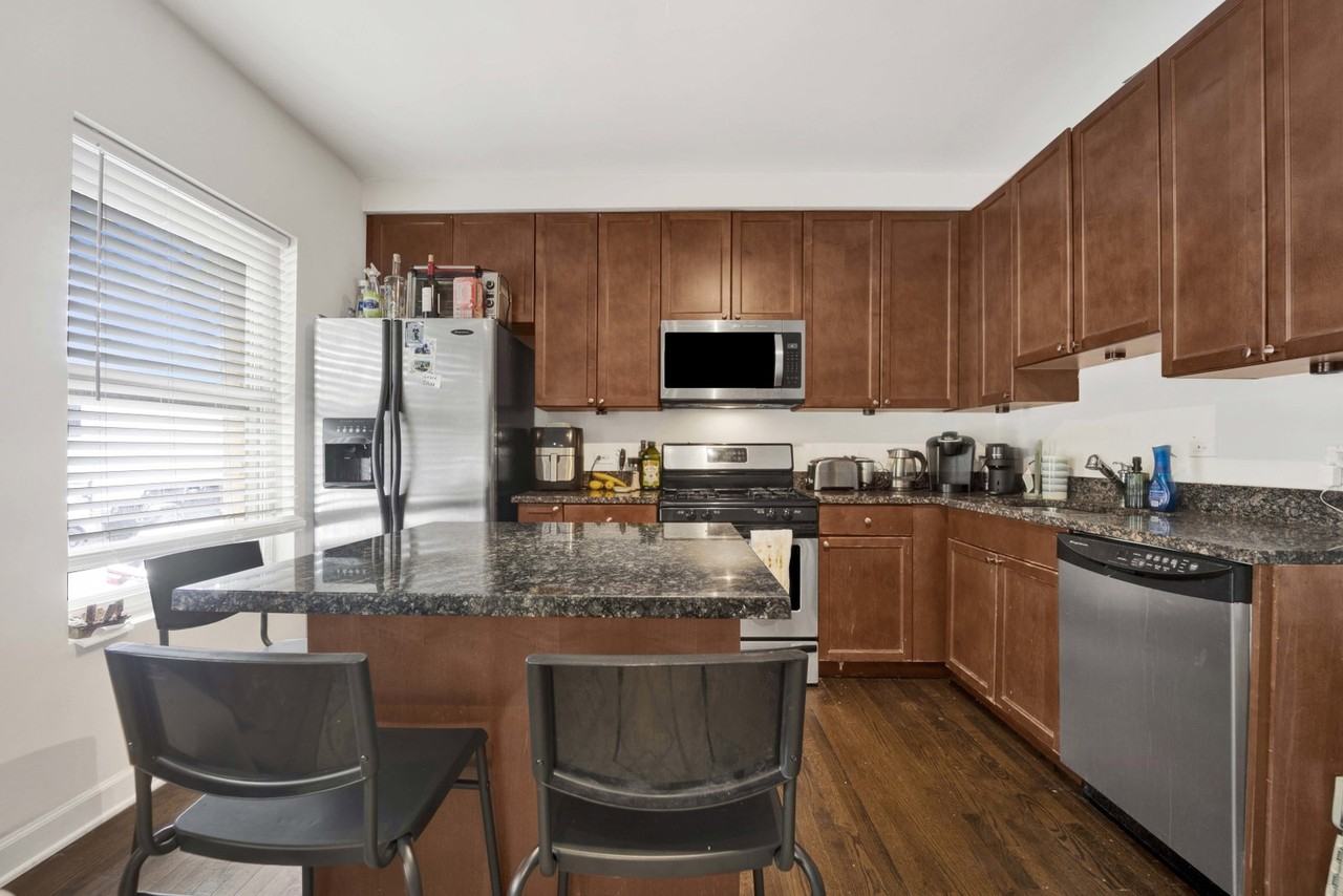 3503 N Racine Ave #1 - Photo 4 of 8
