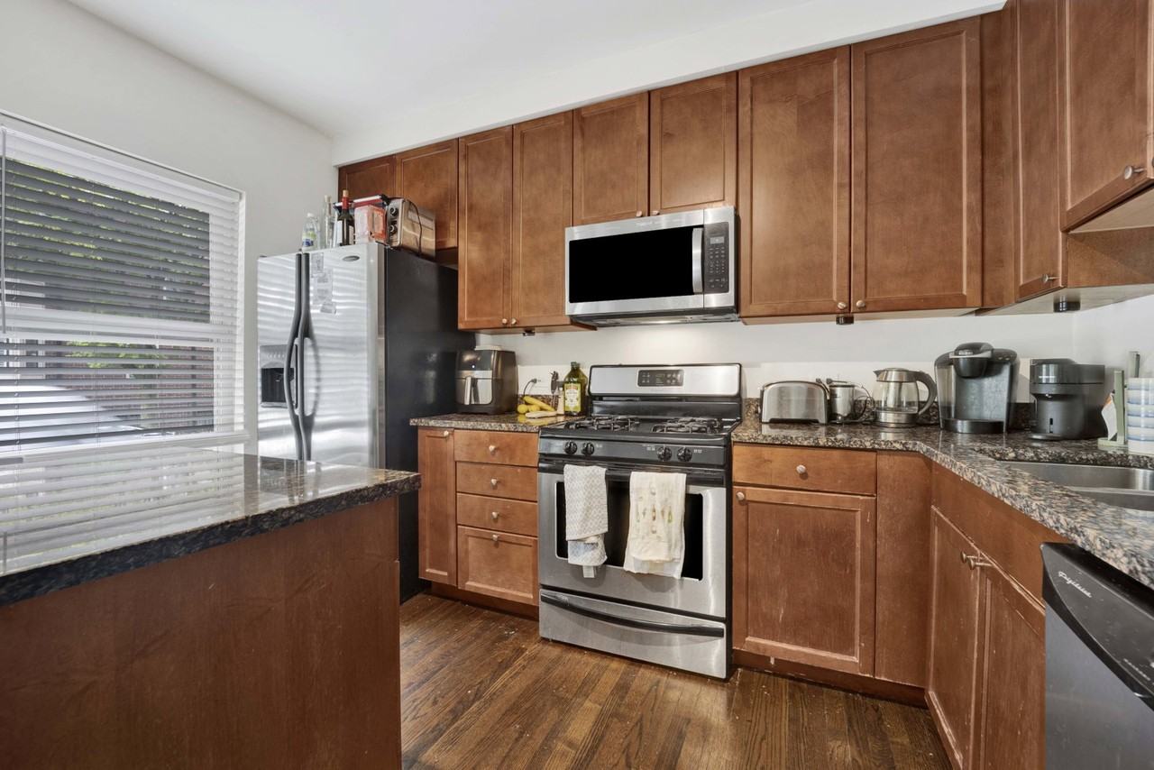 3503 N Racine Ave #1 - Photo 5 of 8