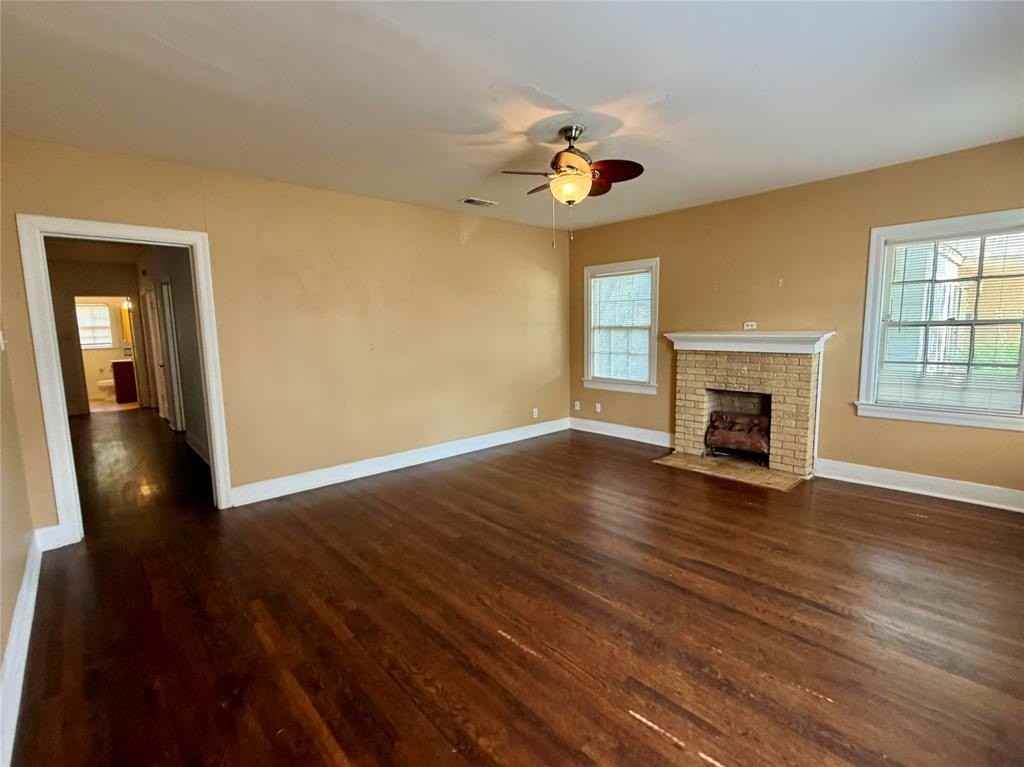 889 Ross Ave - Photo 3 of 19