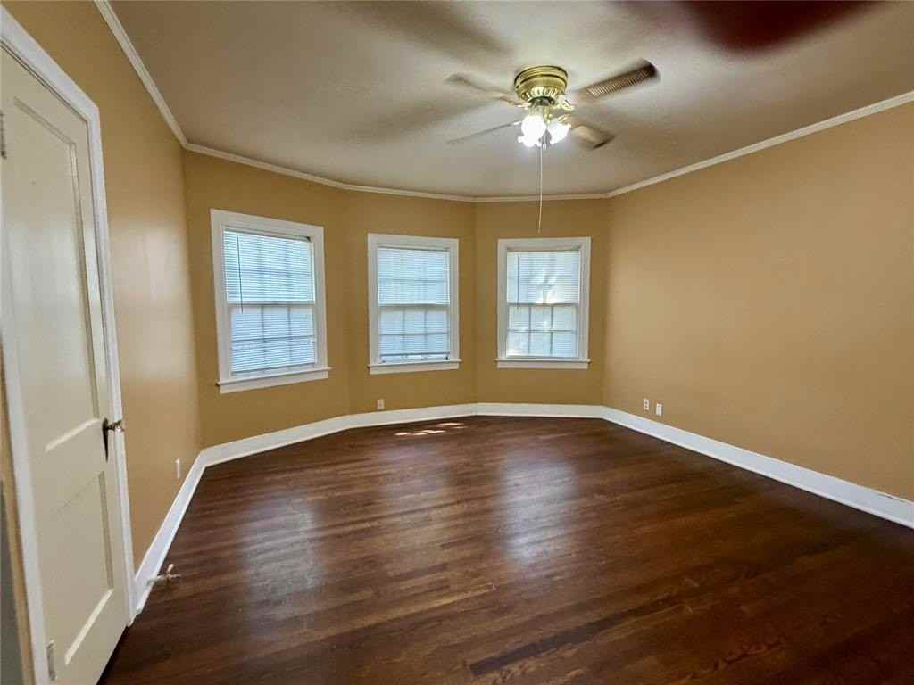 889 Ross Ave - Photo 4 of 19