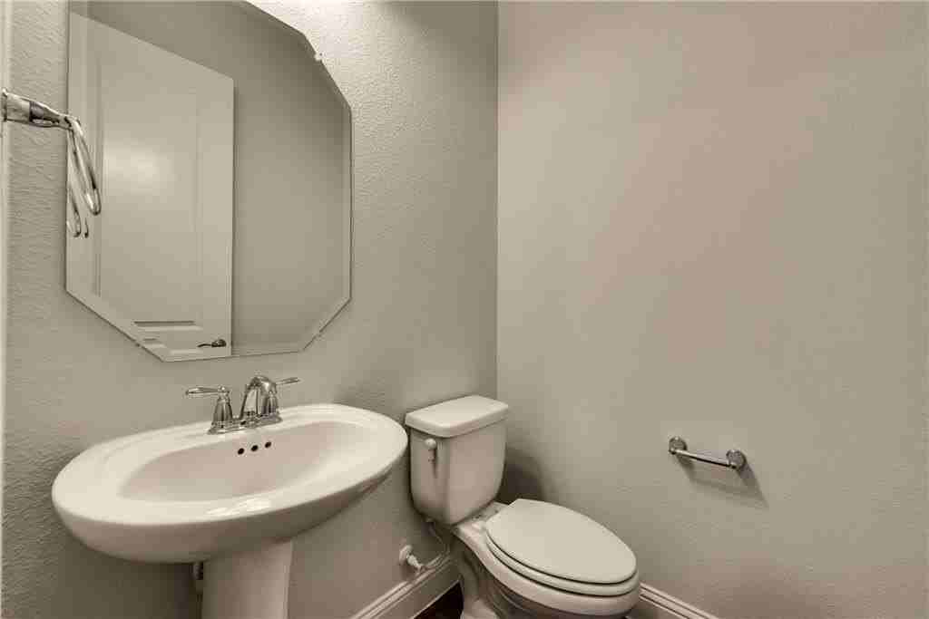 1601 Primrose Pl - Photo 7 of 32