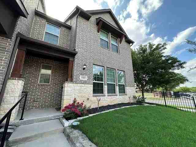 5585 Crosby Dr - Photo 4 of 30