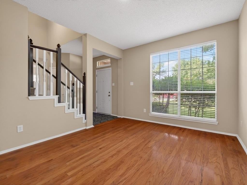 1929 Shenandoah Ln - Photo 5 of 29