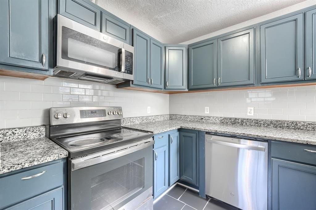 3033 Ballinger Dr - Photo 4 of 19
