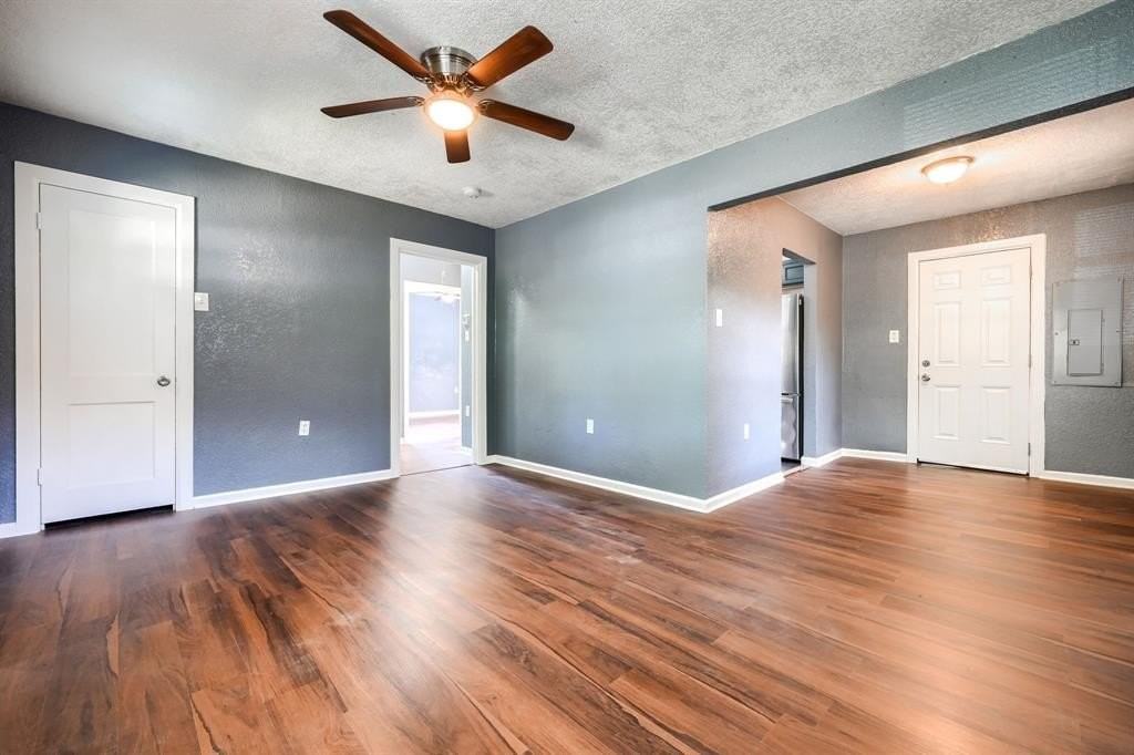 3033 Ballinger Dr - Photo 7 of 19
