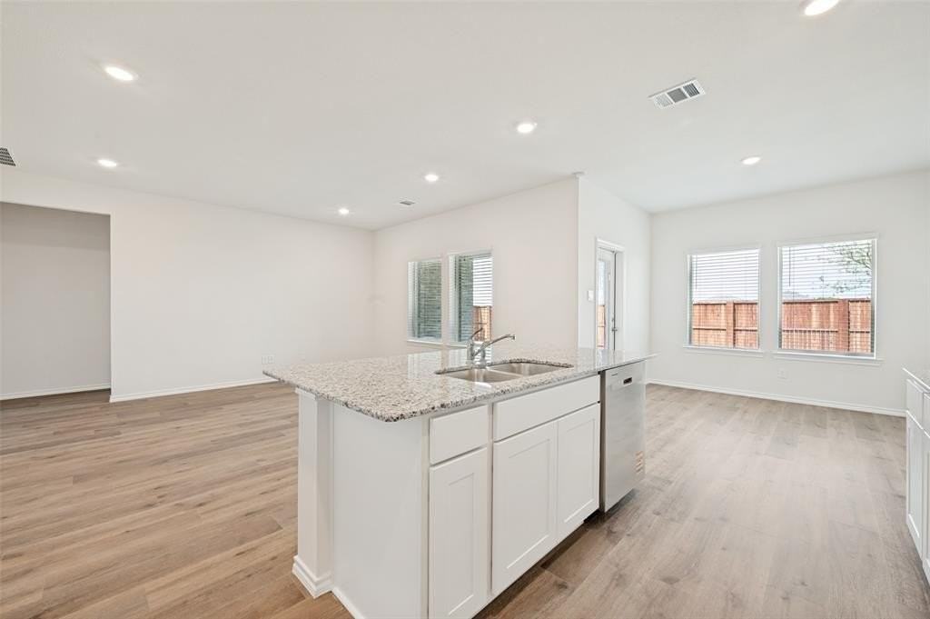 4104 Malachite Dr - Photo 4 of 15