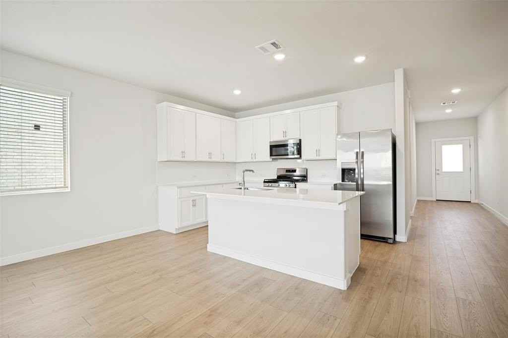 1156 Del Rio Dr - Photo 5 of 35