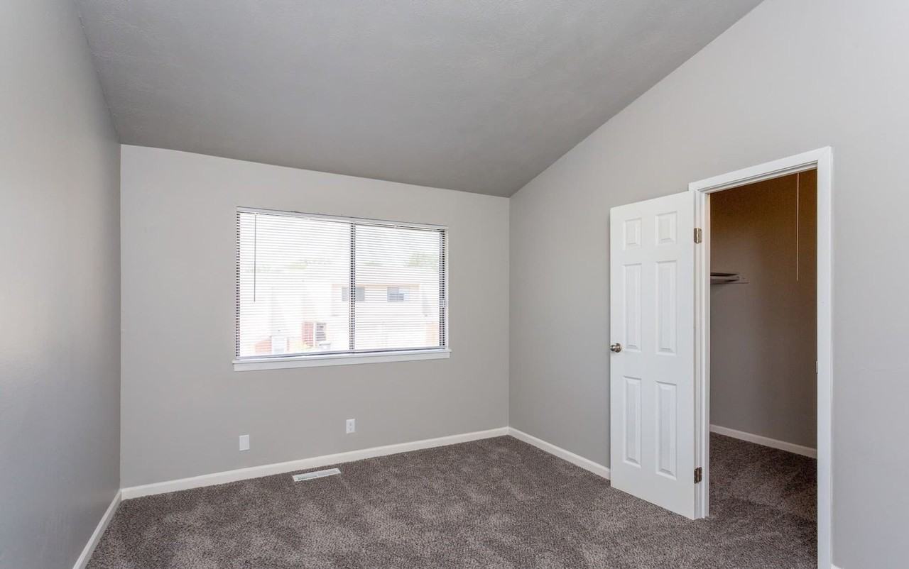 Reserve at the Knolls - Photo 4 of 17