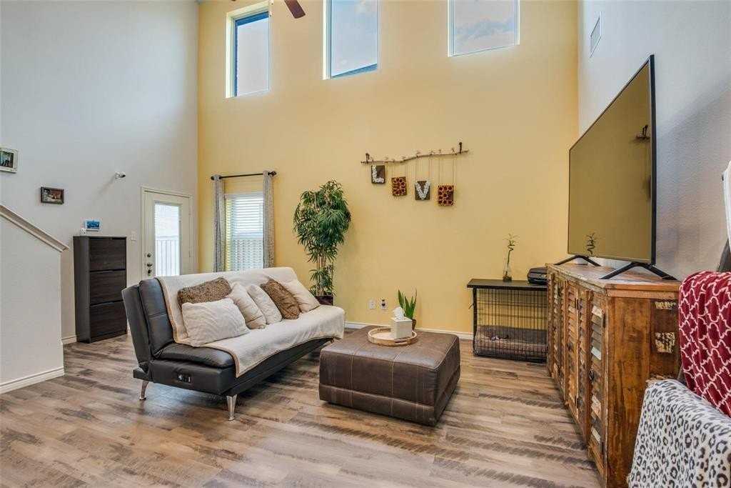2152 Miramar Dr - Photo 3 of 19