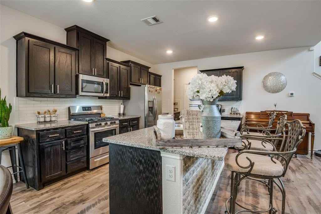 2152 Miramar Dr - Photo 4 of 19