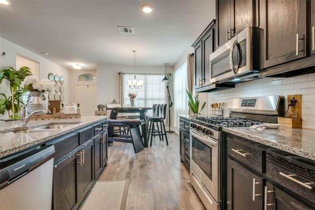 2152 Miramar Dr - Photo 5 of 19