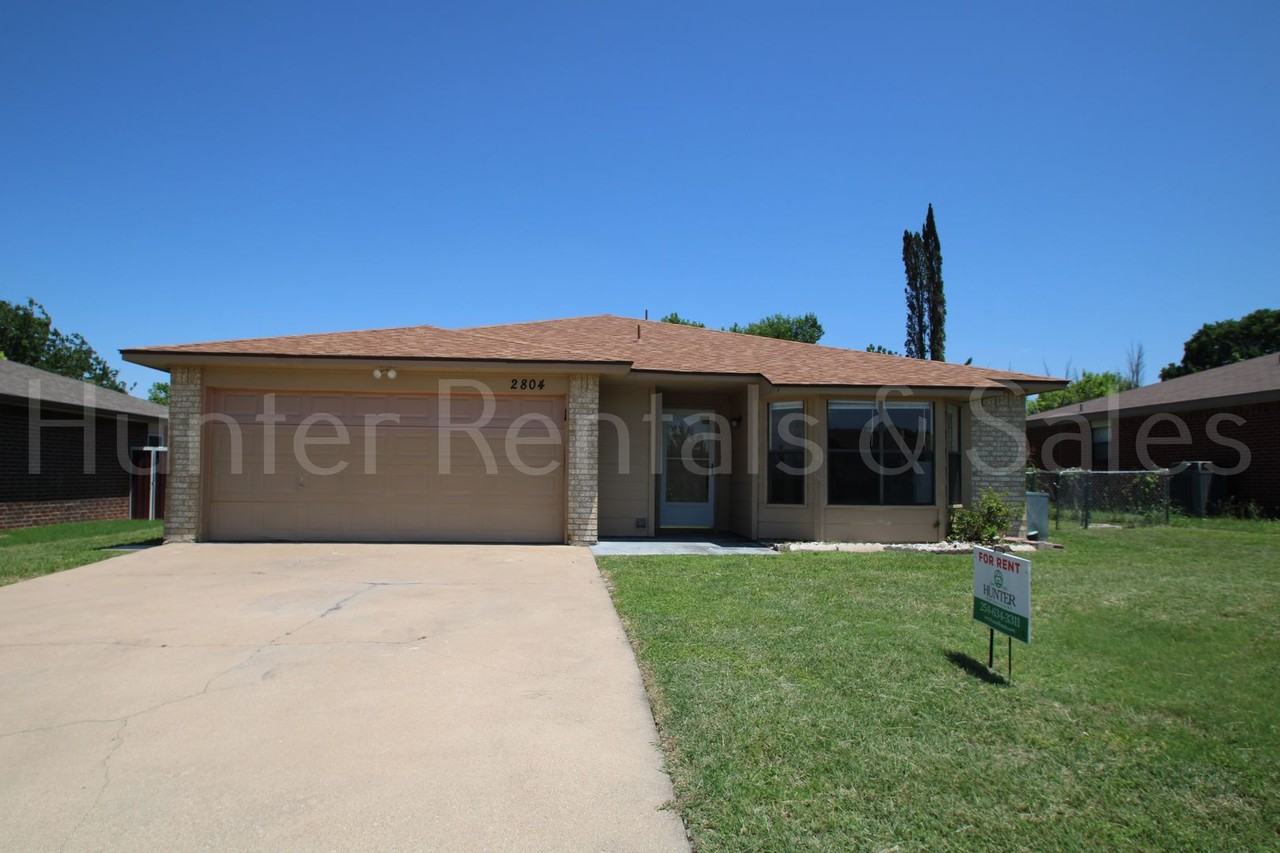2804 Derby Dr - Photo 3 of 25