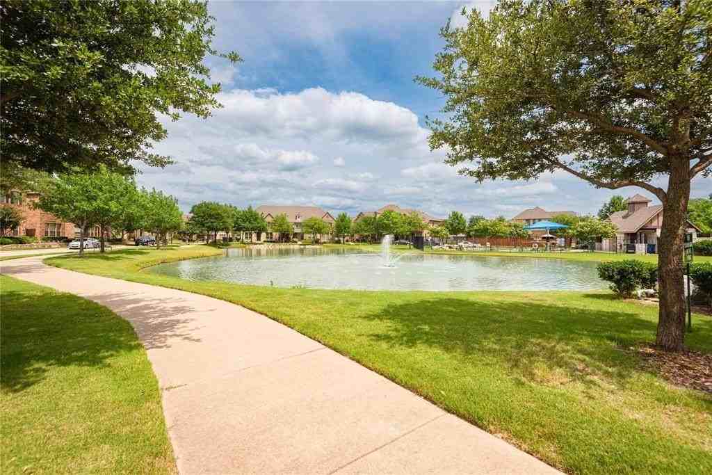 5304 Mesquite Dr - Photo 3 of 17