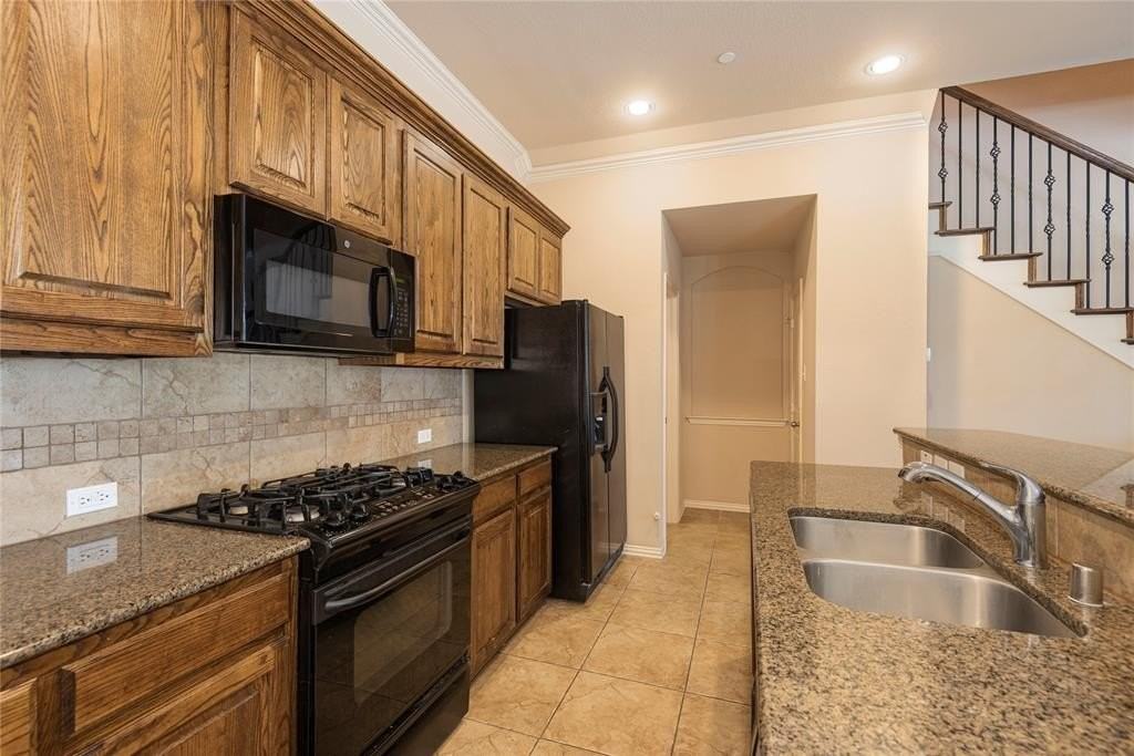 5304 Mesquite Dr - Photo 5 of 17