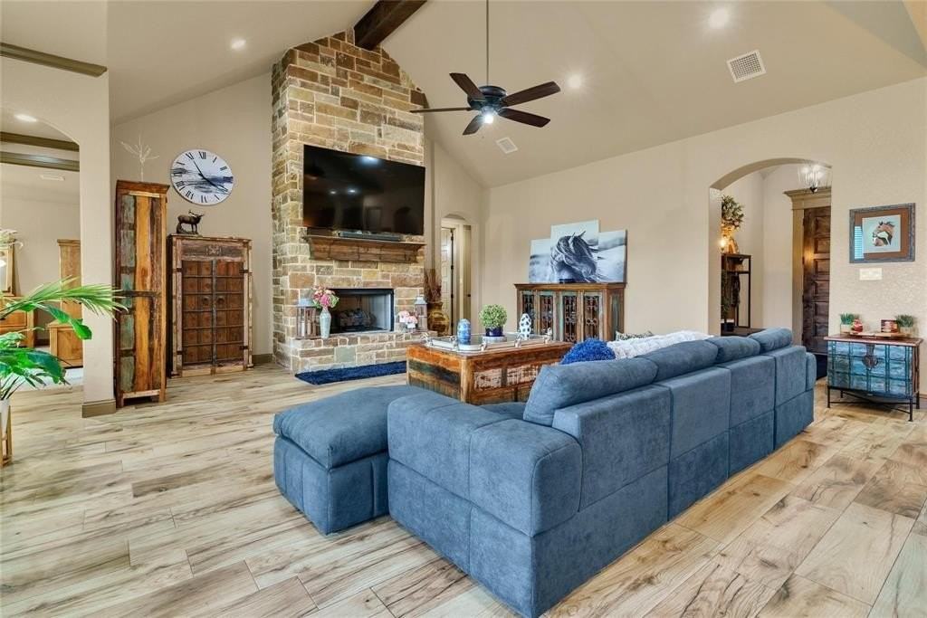 217 Maverick Ct - Photo 6 of 35