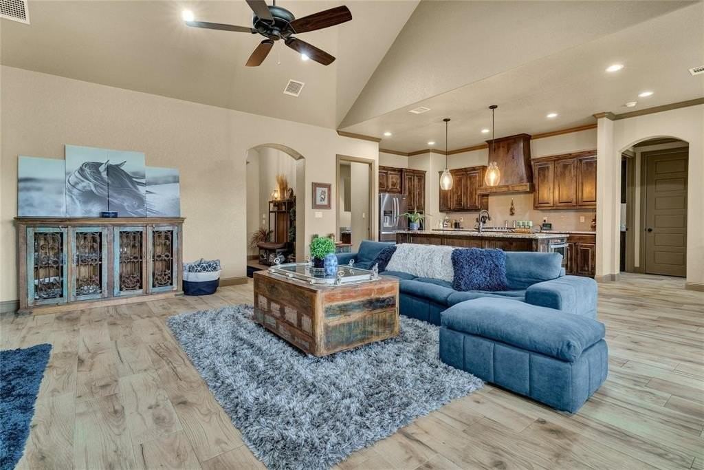217 Maverick Ct - Photo 7 of 35