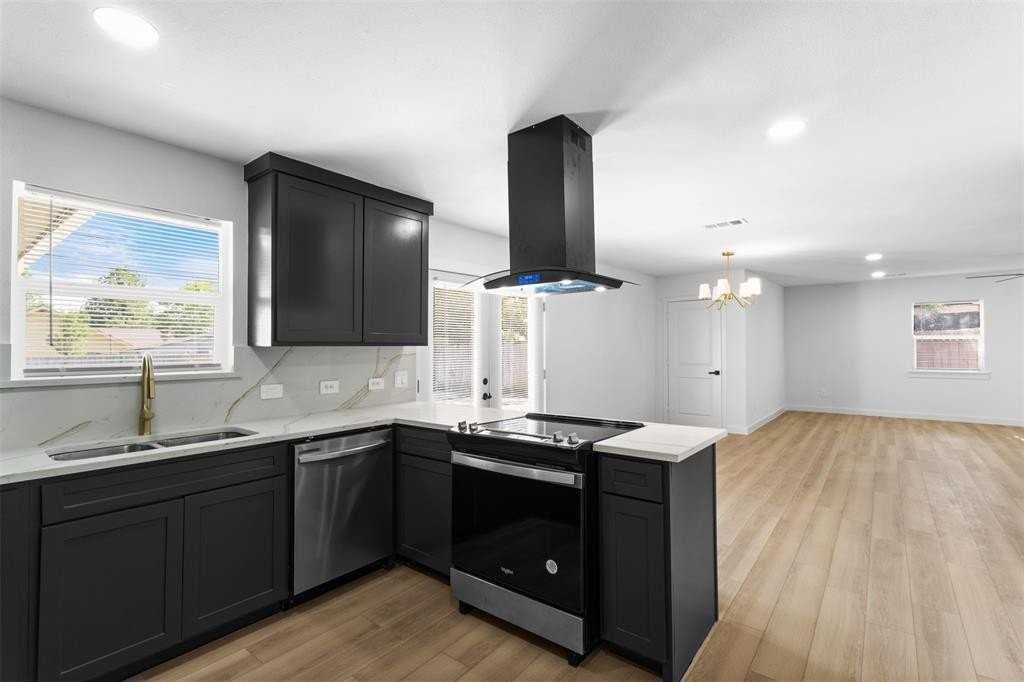 3022 Valwood Pkwy - Photo 5 of 13