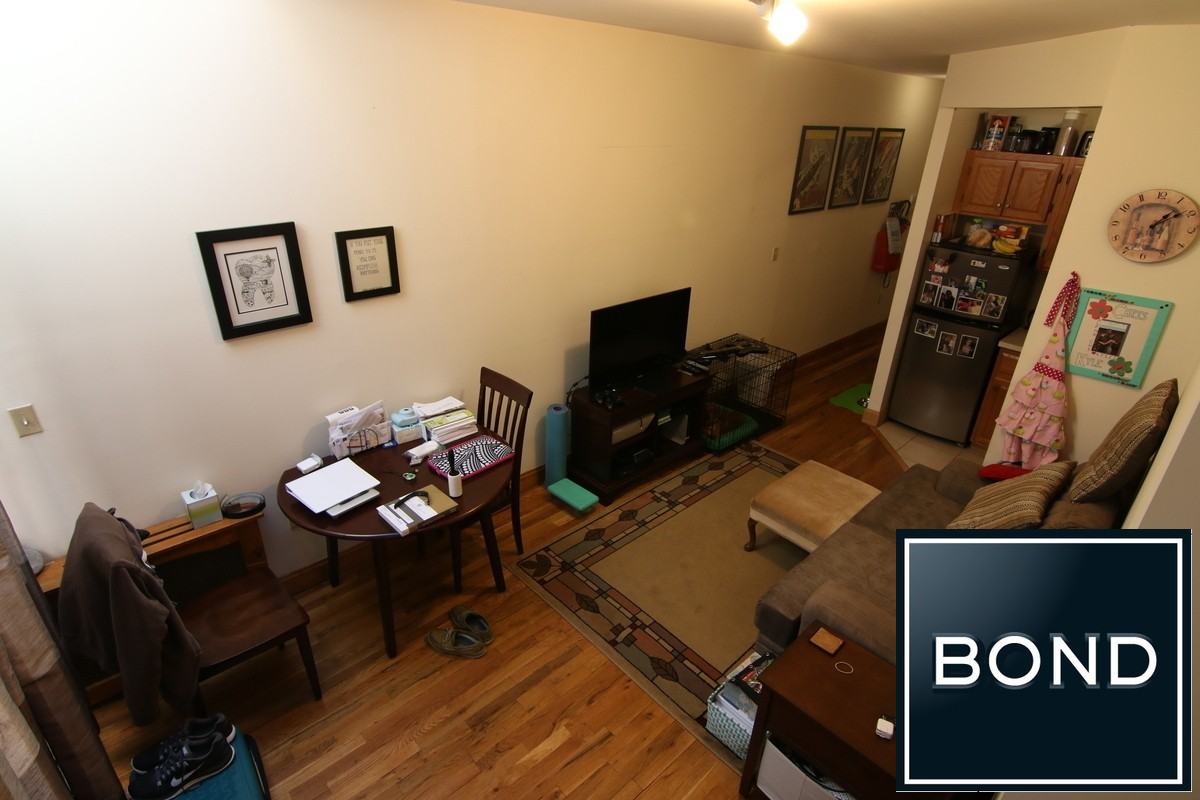 Broadway & W 85th St