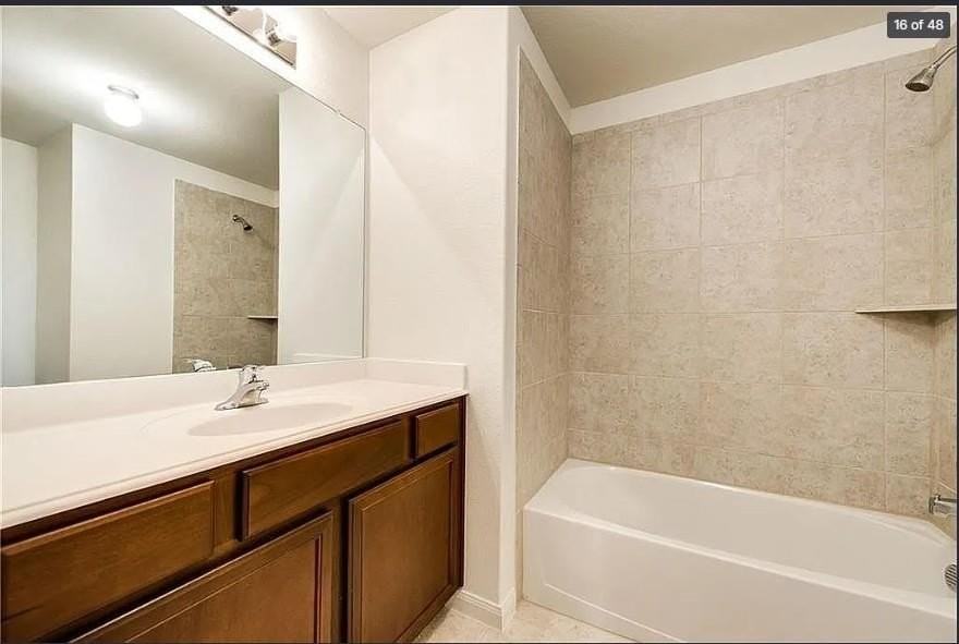 1309 Shumard Dr - Photo 4 of 17