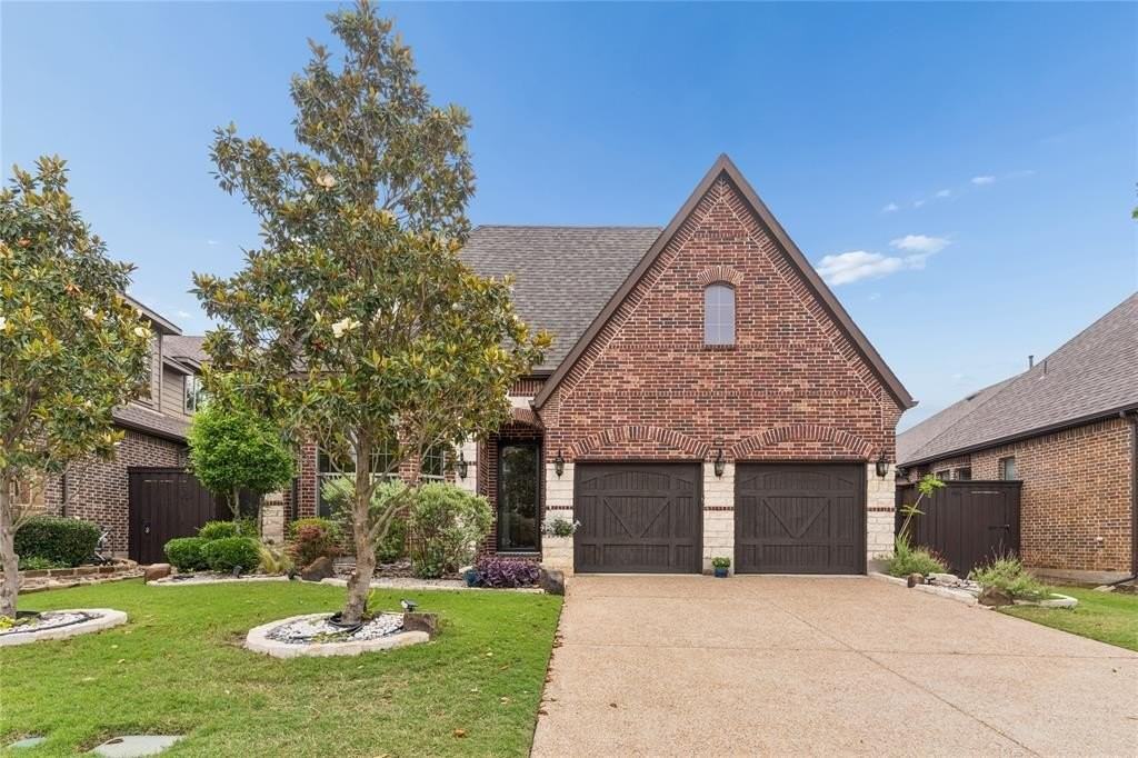 8212 Oakwood - Photo 2 of 37