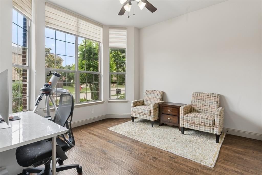 8212 Oakwood - Photo 3 of 37