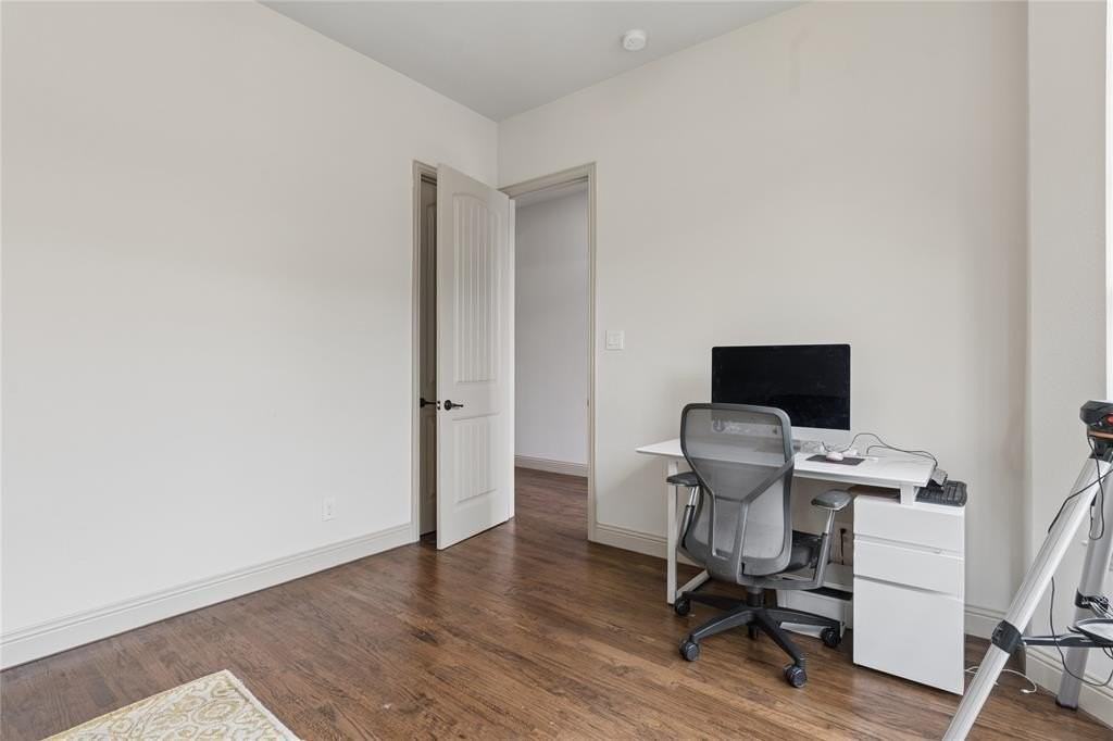 8212 Oakwood - Photo 4 of 37