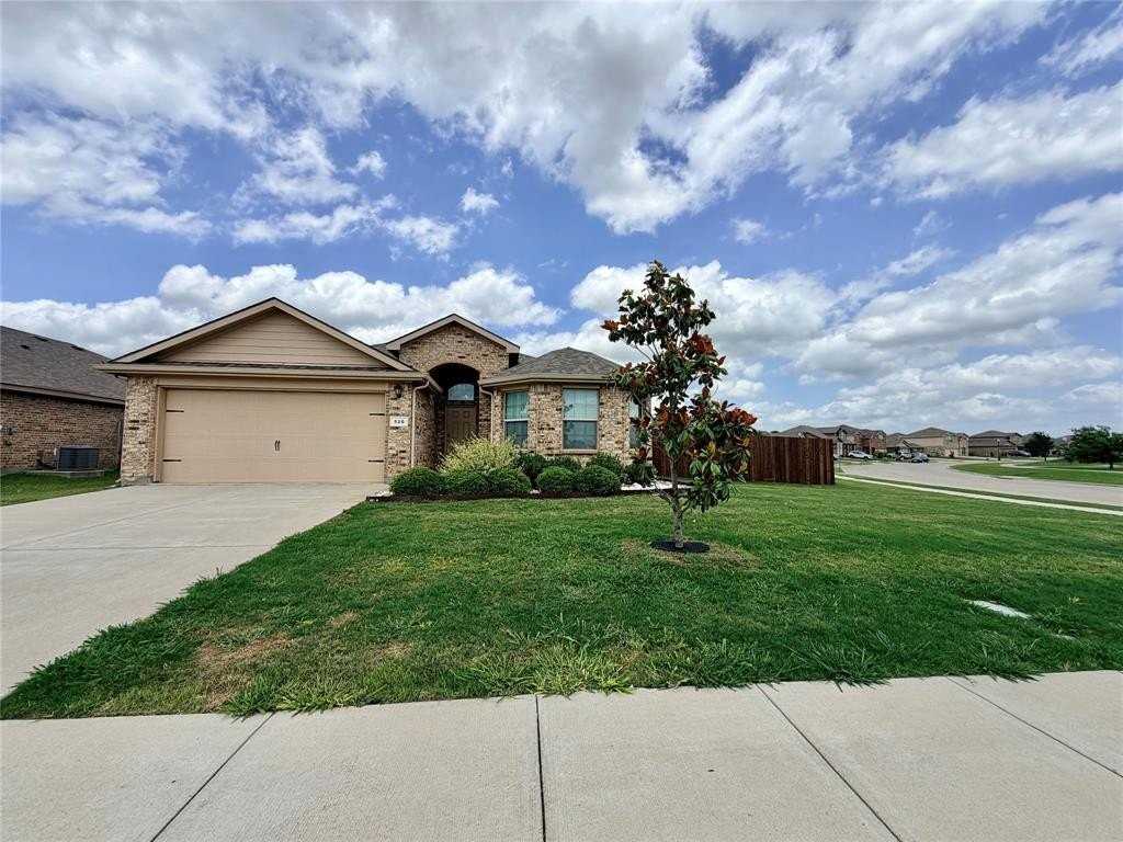 520 Cantebury Park Ln - Photo 2 of 29