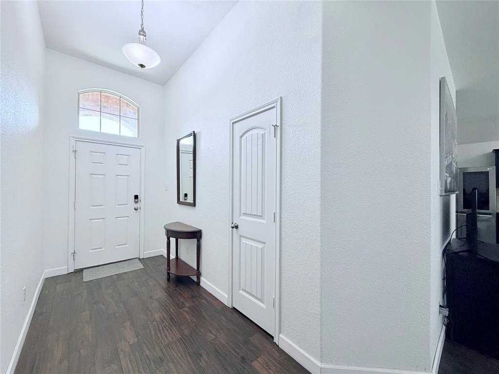 520 Cantebury Park Ln - Photo 5 of 29