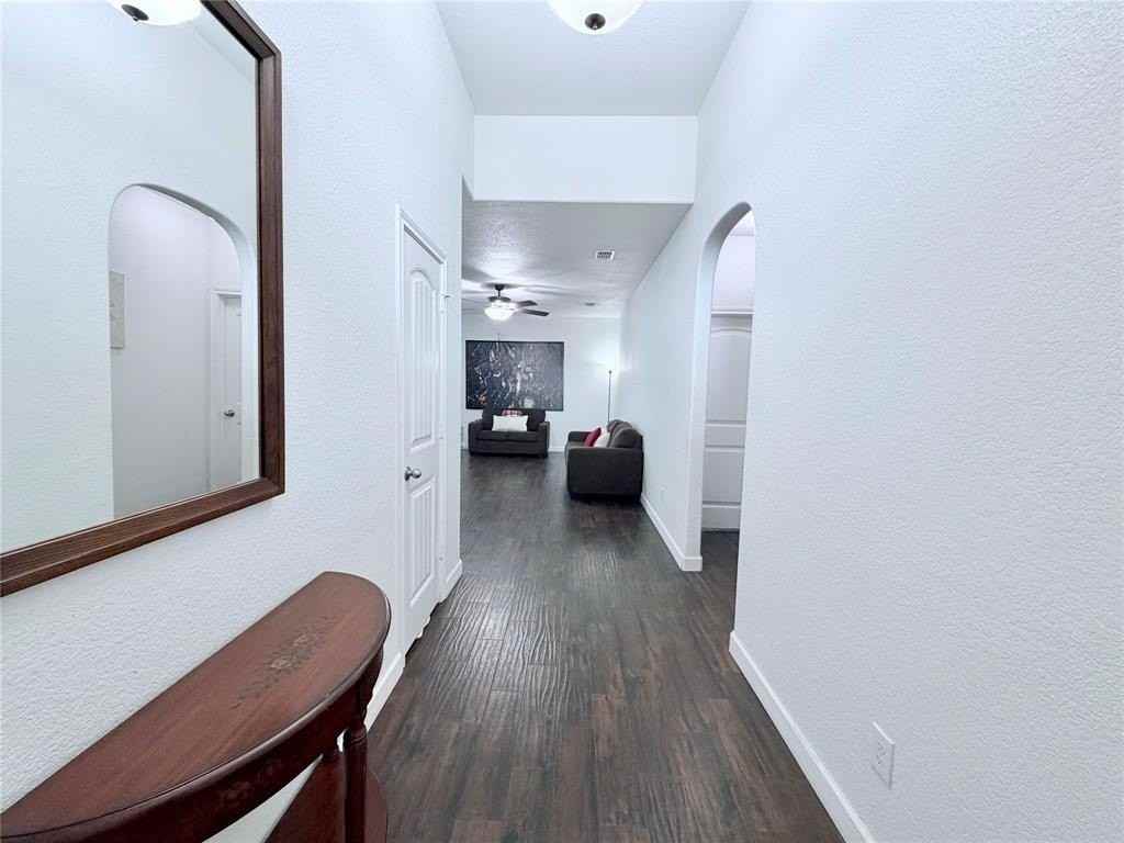 520 Cantebury Park Ln - Photo 6 of 29