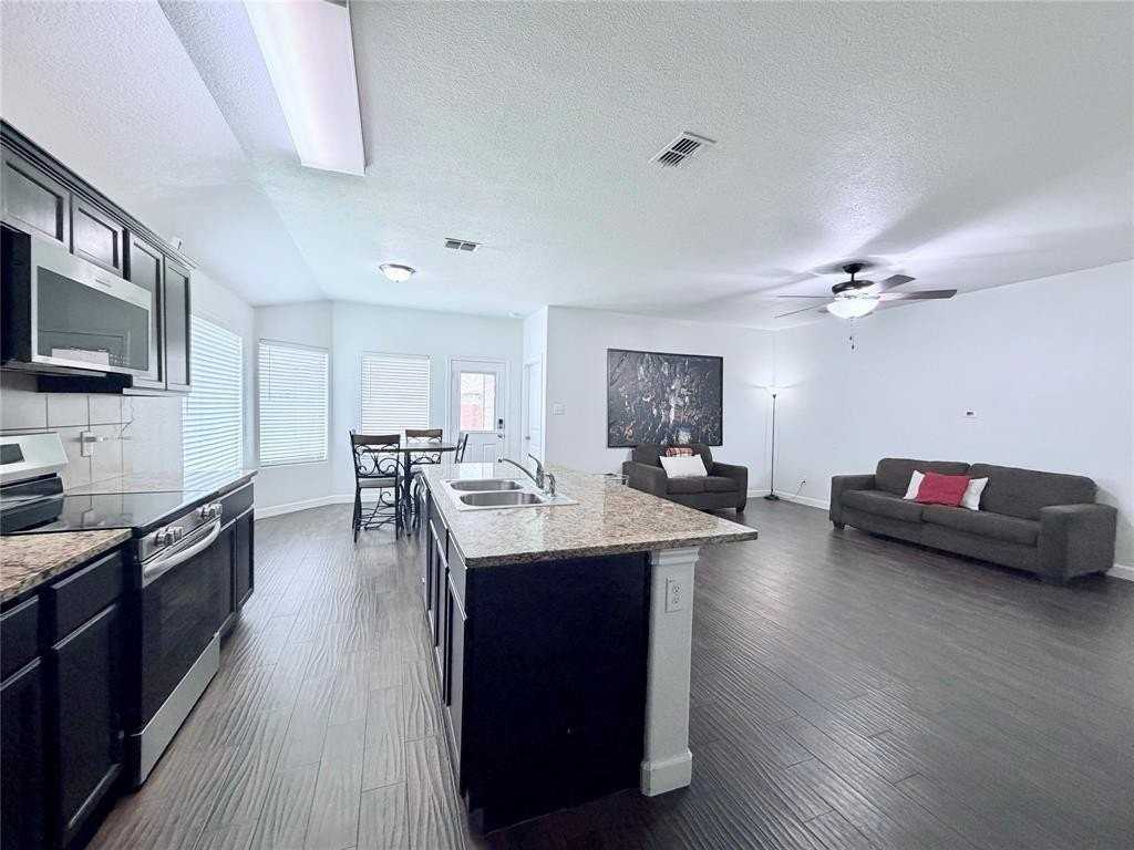 520 Cantebury Park Ln - Photo 7 of 29