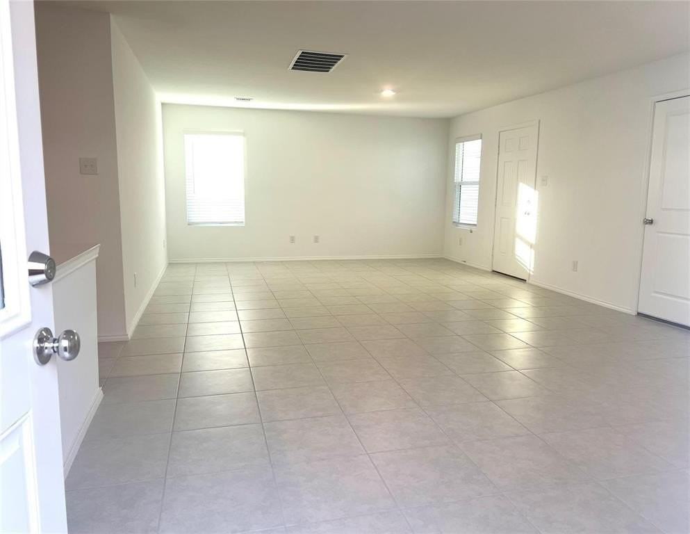 5836 Timber Point Dr - Photo 4 of 20