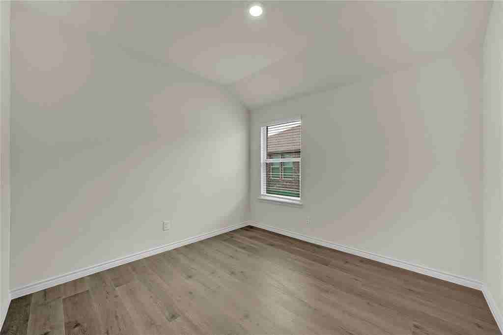 2044 Hearn Dr - Photo 4 of 30