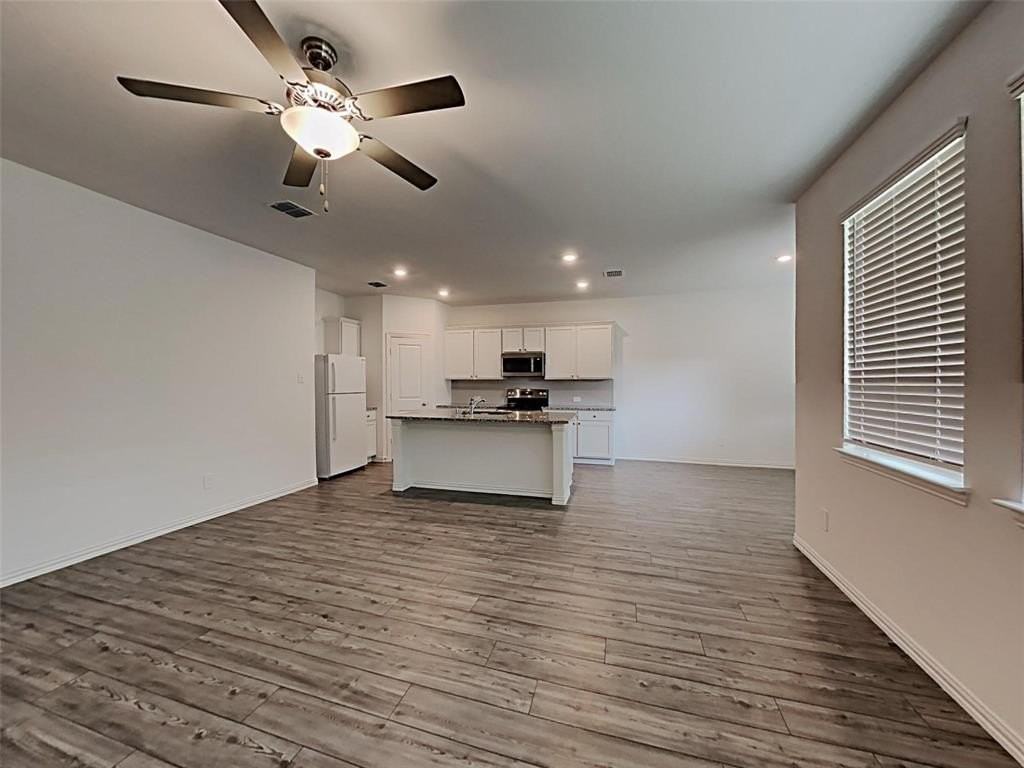 629 Fitzroy Ln - Photo 2 of 18