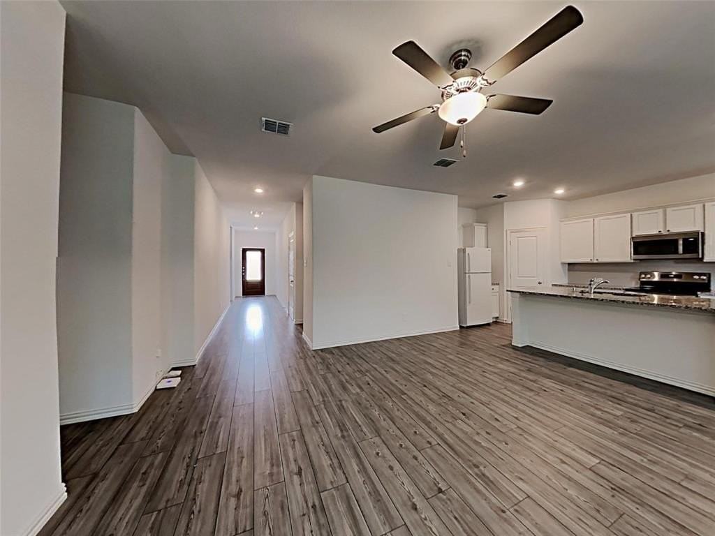 629 Fitzroy Ln - Photo 3 of 18