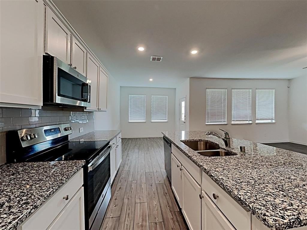 629 Fitzroy Ln - Photo 4 of 18