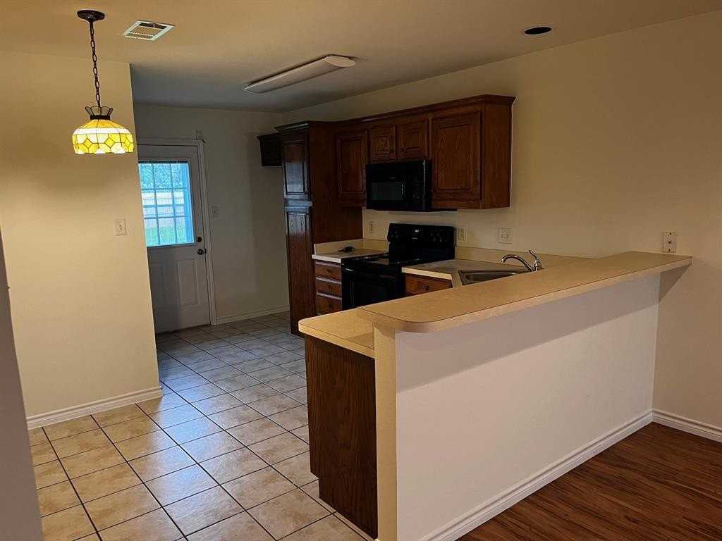 315 College St - Photo 7 of 33