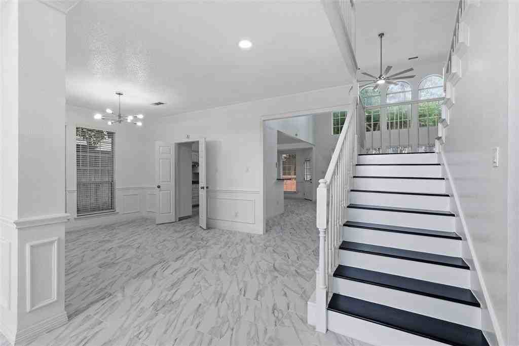 305 W Mill Valley Dr - Photo 5 of 40