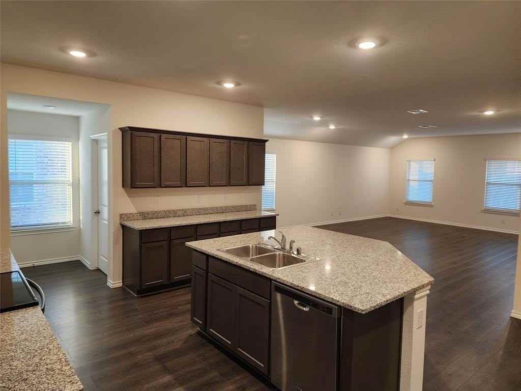 100 Stovall Ln - Photo 4 of 18