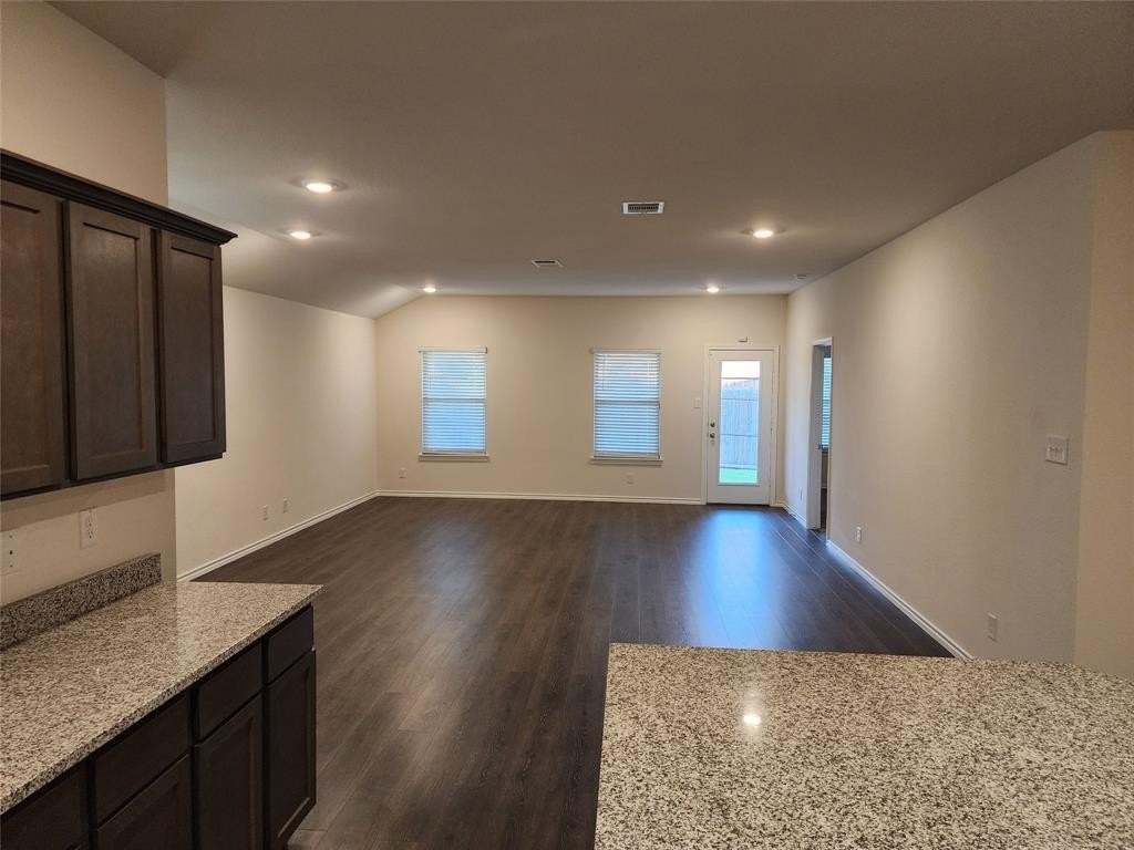 100 Stovall Ln - Photo 5 of 18