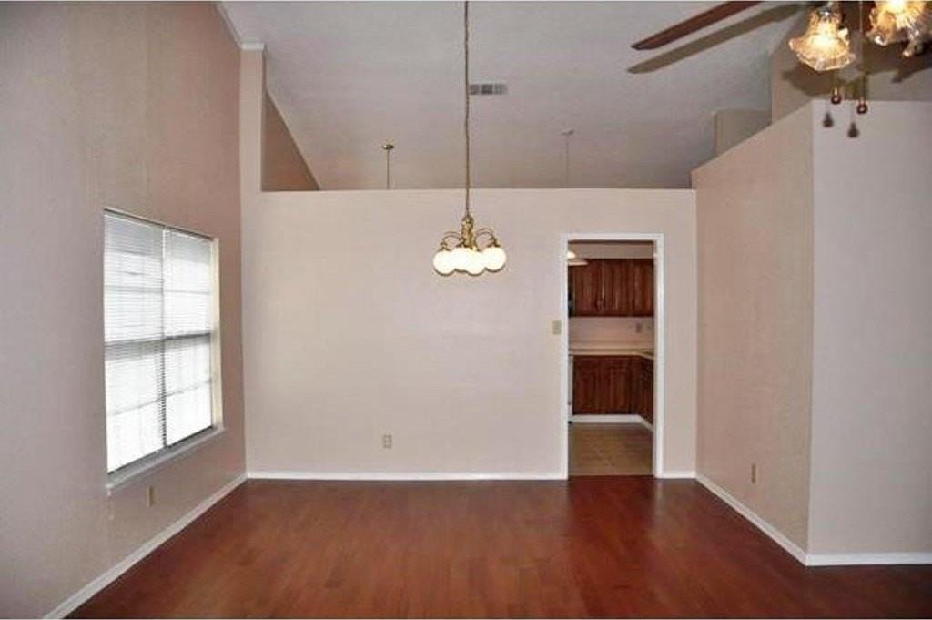 4429 Seville Ln - Photo 4 of 17
