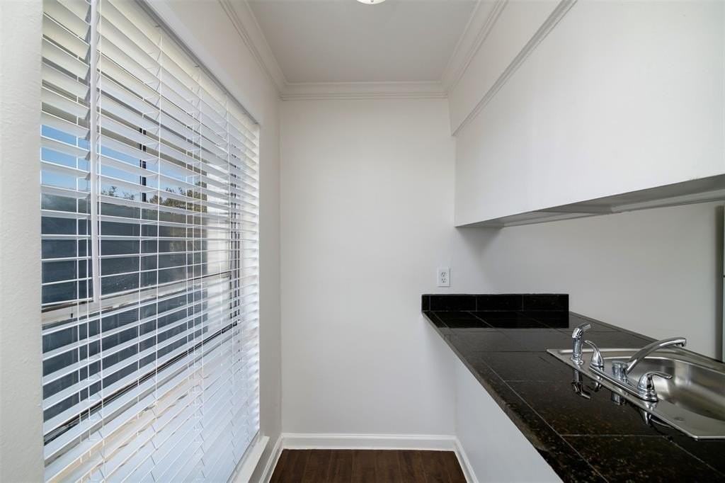 2816 Throckmorton St #7 - Photo 6 of 18