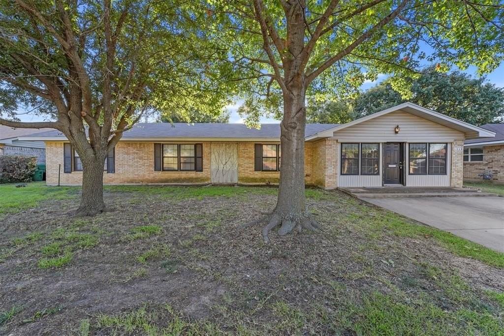 1219 Stanley St - Photo 3 of 21