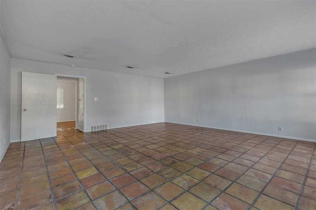 1219 Stanley St - Photo 4 of 21