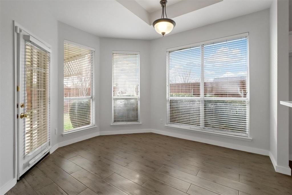 9701 Enmore Ln - Photo 6 of 36