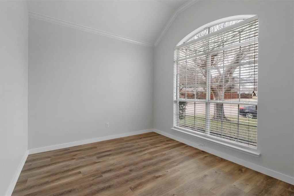 9701 Enmore Ln - Photo 4 of 36