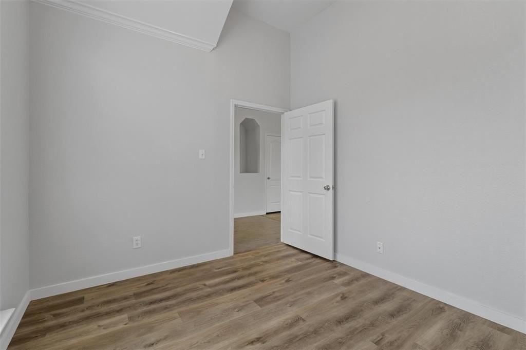 9701 Enmore Ln - Photo 5 of 36
