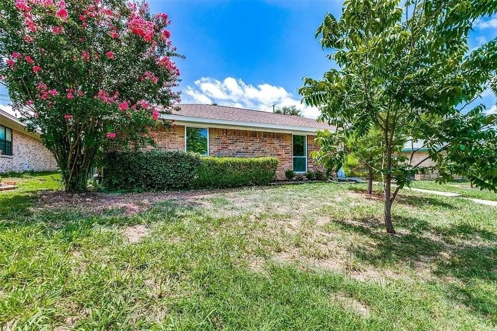 1580 College Pkwy - Photo 2 of 24