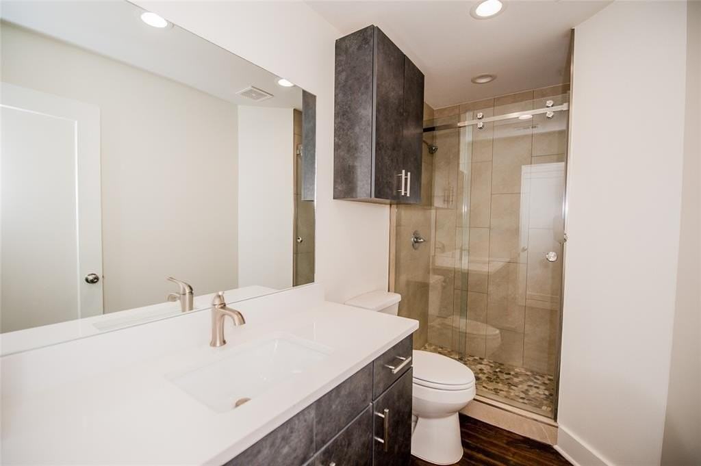 110 W Knox St #202 - Photo 3 of 21